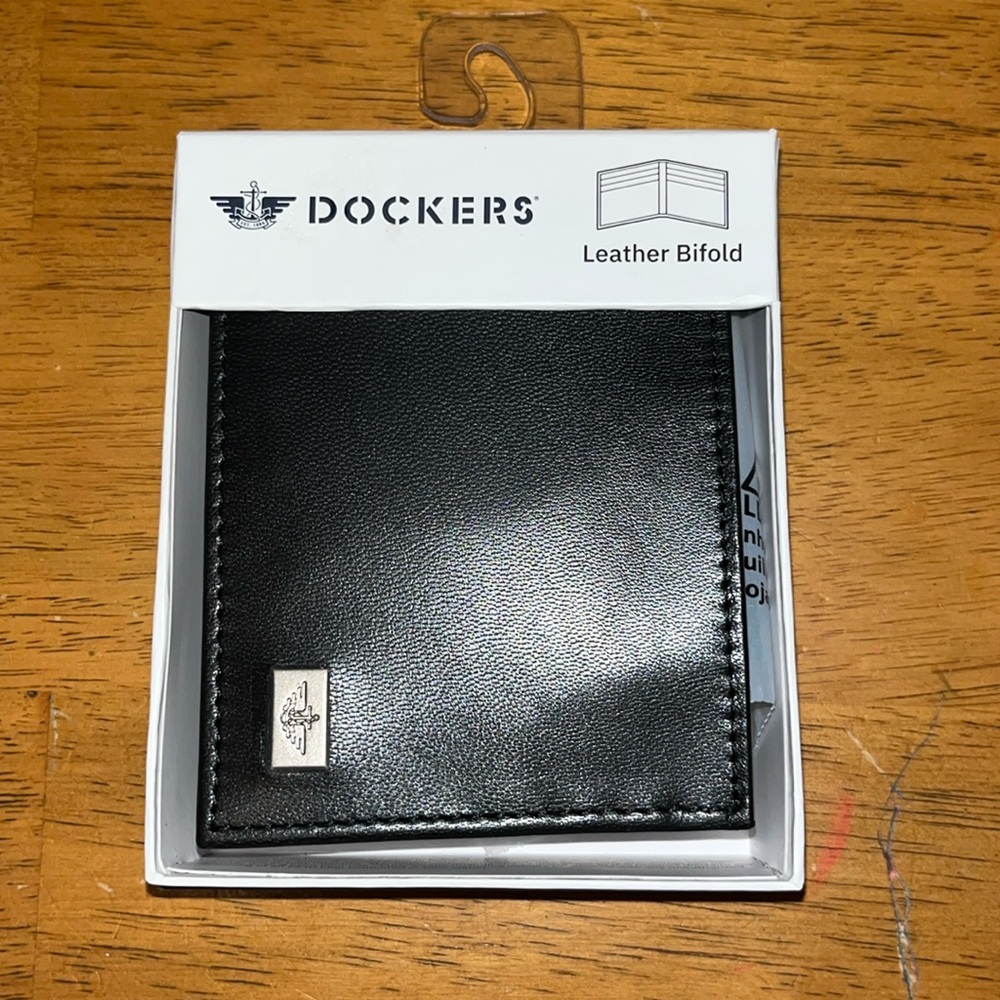 Dockers Leather Bifold Mens Black Wallet RFID Blocking Technology Giftable Box